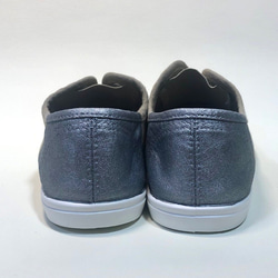 水洗柔軟雙色便鞋（灰米色 x 橡膠銀）22.5 厘米/23.0 厘米 第4張的照片