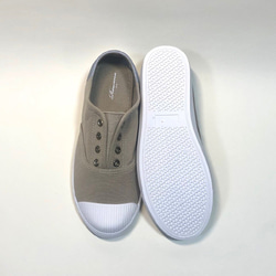 水洗柔軟雙色便鞋（灰米色 x 橡膠銀）22.5 厘米/23.0 厘米 第5張的照片