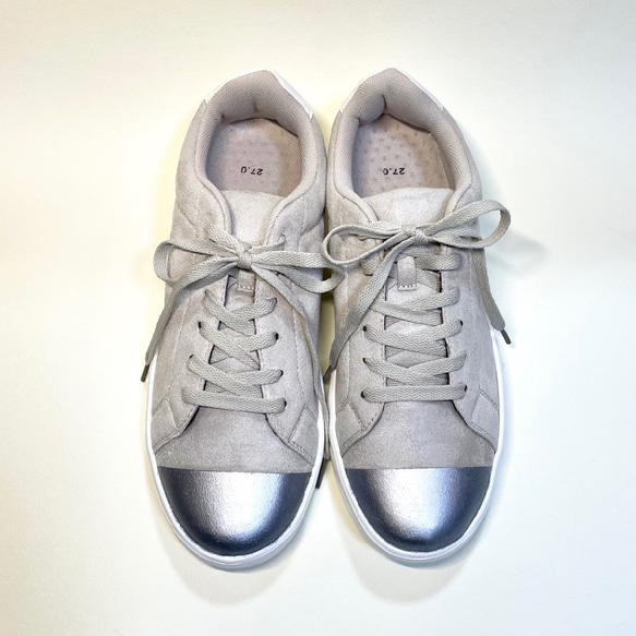 非常輕便！麂皮雙色運動鞋（淺灰 x 銀色）25.0/25.5cm 第2張的照片