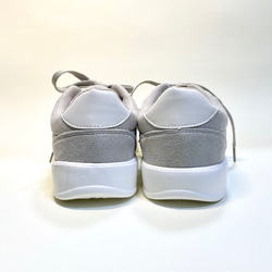 非常輕便！麂皮雙色運動鞋（淺灰 x 銀色）25.0/25.5cm 第4張的照片