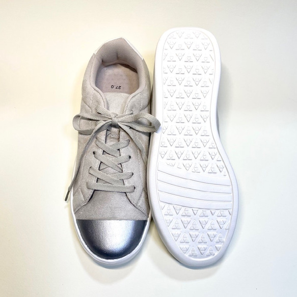 非常輕便！麂皮雙色運動鞋（淺灰 x 銀色）25.0/25.5cm 第5張的照片