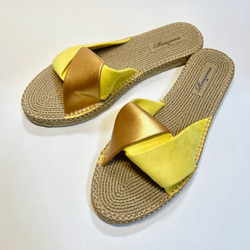“New SALE”超級推薦，因為它的重量出奇的輕 ♪ 黃麻風格雙色平底涼鞋（芥末 x 青銅） M / XL 第1張的照片