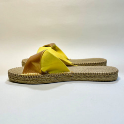 “New SALE”超級推薦，因為它的重量出奇的輕 ♪ 黃麻風格雙色平底涼鞋（芥末 x 青銅） M / XL 第4張的照片