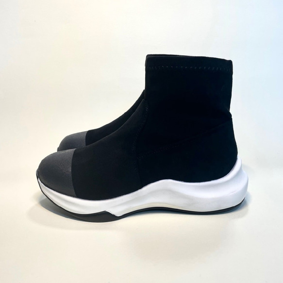 時尚雙色運動鞋靴 （黑色 x 黑色銀） L 尺寸 第3張的照片