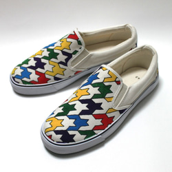彩色千鳥和風格紋運動鞋 第3張的照片