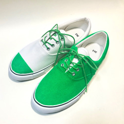 鮮綠色不對稱運動鞋 第2張的照片