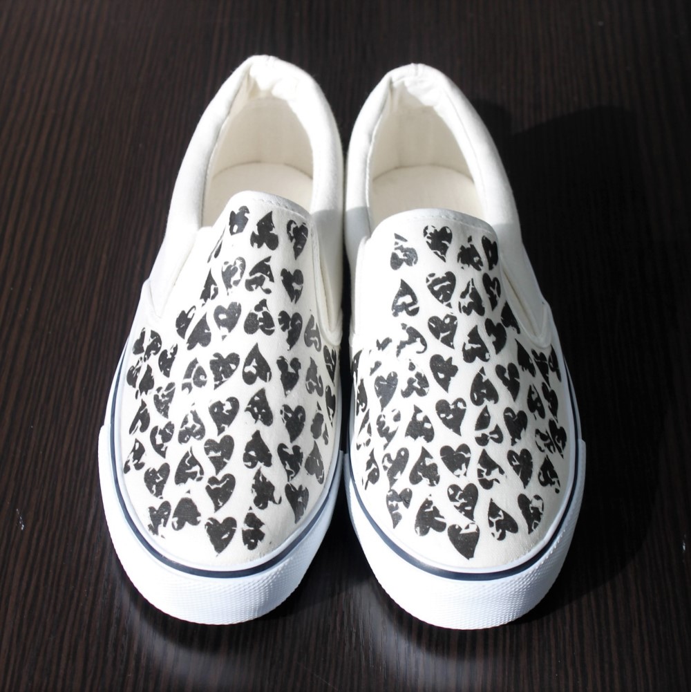 まだらなハートのスニーカー