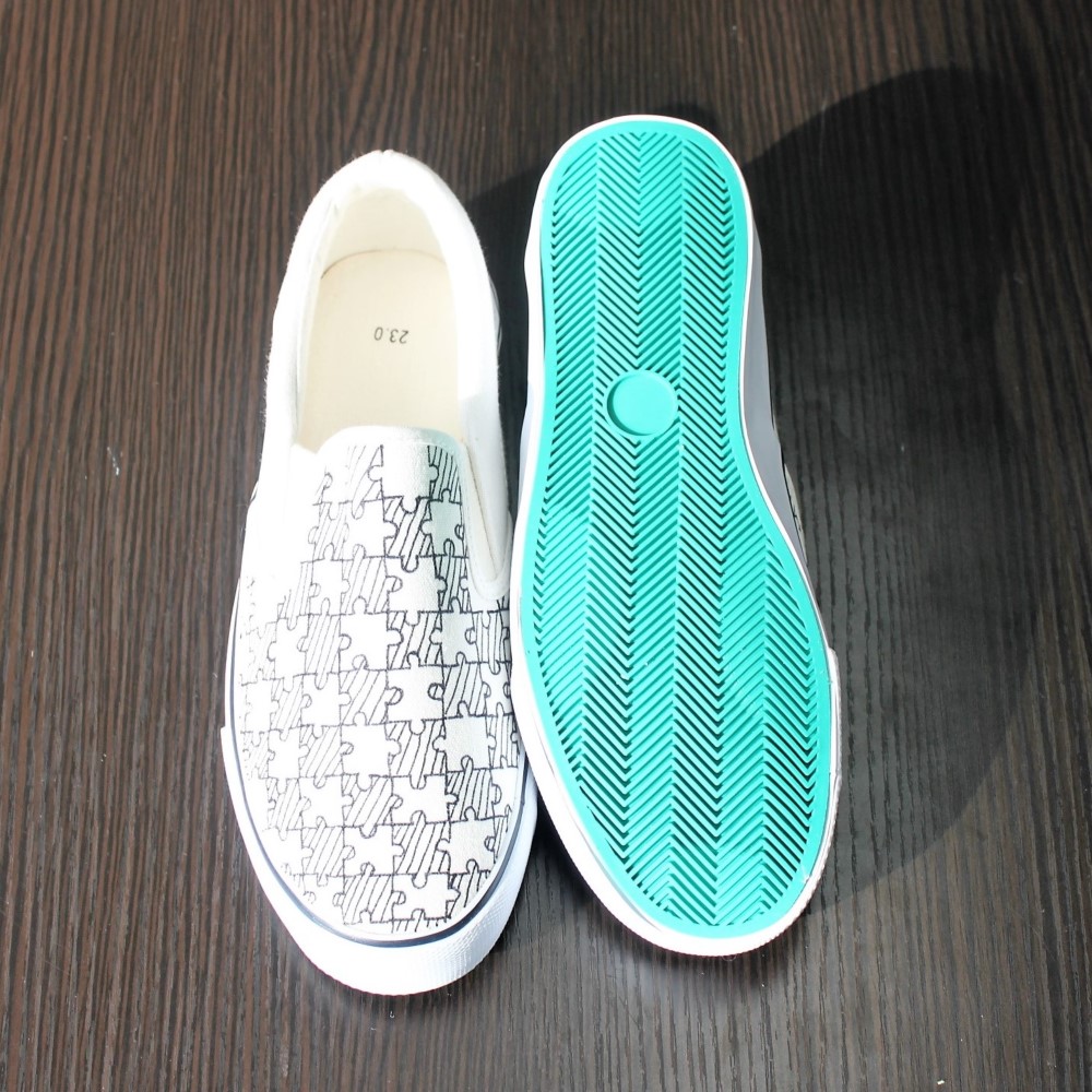 まだらなハートのスニーカー