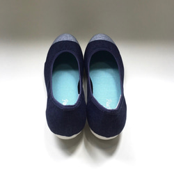 [僅22.0厘米]雙色輕巧petanko淺口鞋（海軍藍x銀色） 第4張的照片