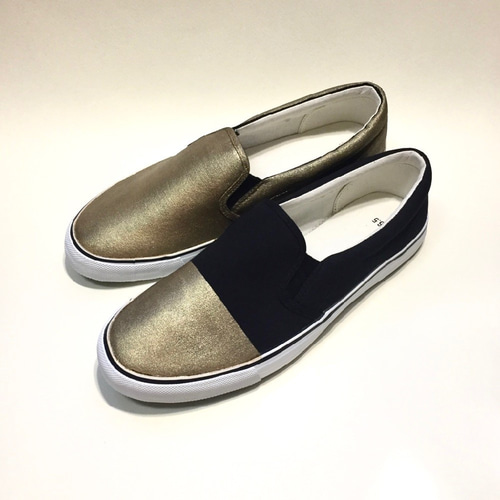 左右非対称なゴールドxブラックスリッポン スリッポン 3kazukiakari