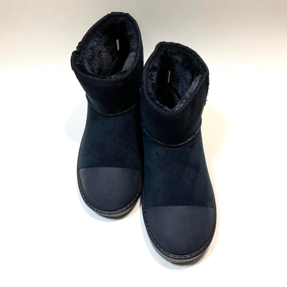 “僅M尺寸，折扣1100日元銷售”雙色蟒蛇皮長靴（黑色x啞光黑色） 第2張的照片