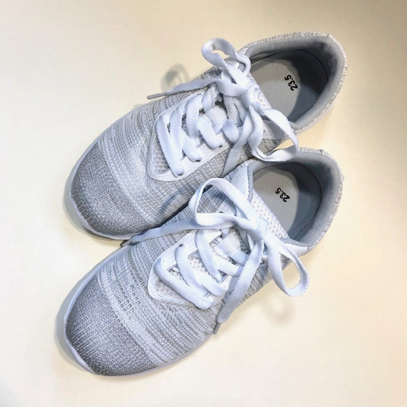 超輕雙色運動鞋（白色x銀色） 第4張的照片
