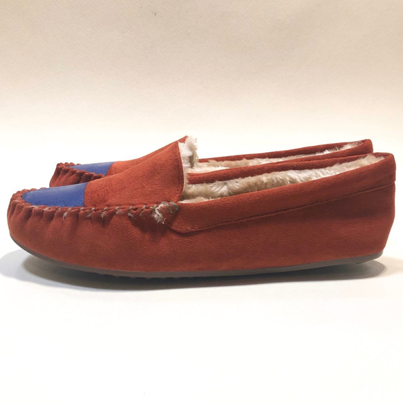 輕鬆又輕鬆！溫暖的雙色軟皮鞋，帶堅固的蟒蛇皮（磚色 x 海軍藍）22.5 厘米至 23.5 厘米 第4張的照片