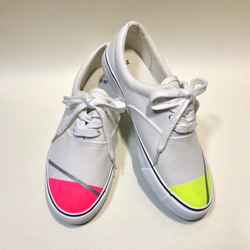 流行霓虹色系運動鞋（粉紅色和黃色） 第2張的照片