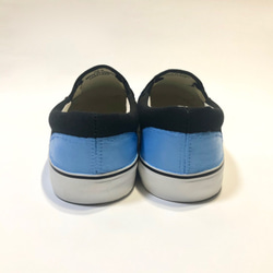 天藍色和黑色線條不對稱運動鞋（22.0厘米至29.0厘米） 第6張的照片