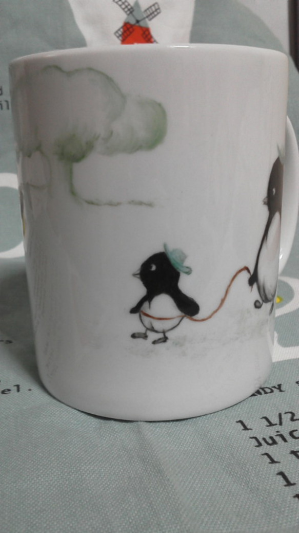 『ペンギンさん親子のお散歩』のマグカップ 2枚目の画像