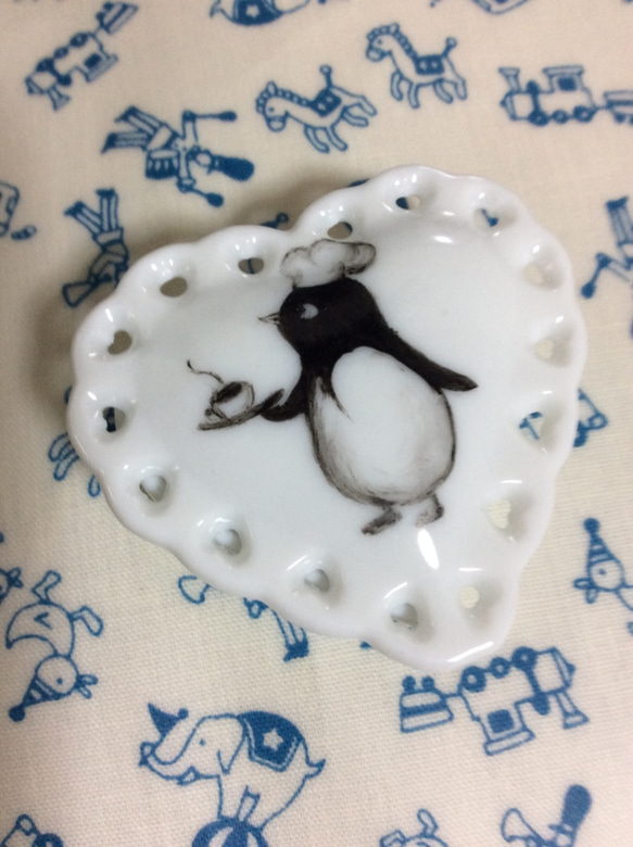 ペンギンさんのハート形の小物入れ 4枚目の画像