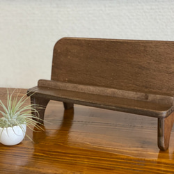 落ち着いた和のスマホスタンド。ゆらりトンボ、ペン立て付き。竹