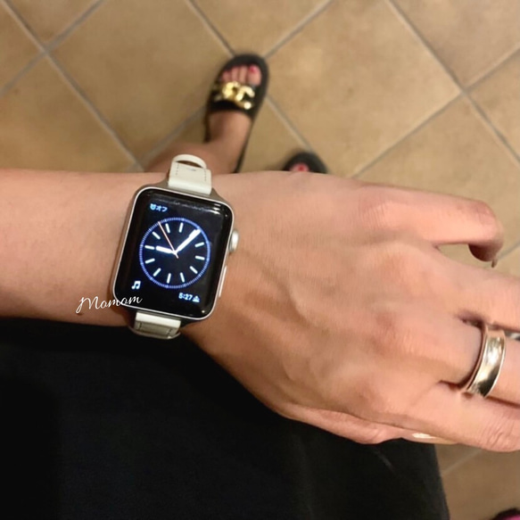 Apple Watch レザーボタンベルト ホワイト 全サイズ対応 3枚目の画像