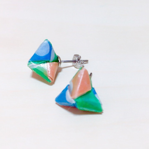 三角形の三色ピアス（青×緑×橙） 1枚目の画像