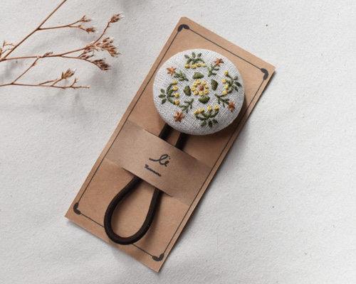 ❁hAnafany❁(専用) くるみボタン　鳥刺繍　ヘアゴム №187 サクランボ刺繍の ヘアゴム ハンドメイド くるみボタン