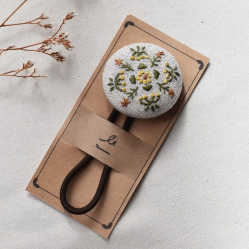 2.7センチくるみボタンヘアゴム♡ブルーばら刺繍 お花刺繍ヘアゴム くるみボタン ヘアゴム cocomu 通販 18506589