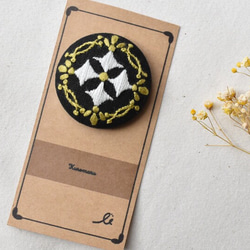 手刺繍 ミモザのくるみボタン <1> <ヘアゴム or ブローチ> ヘアゴム