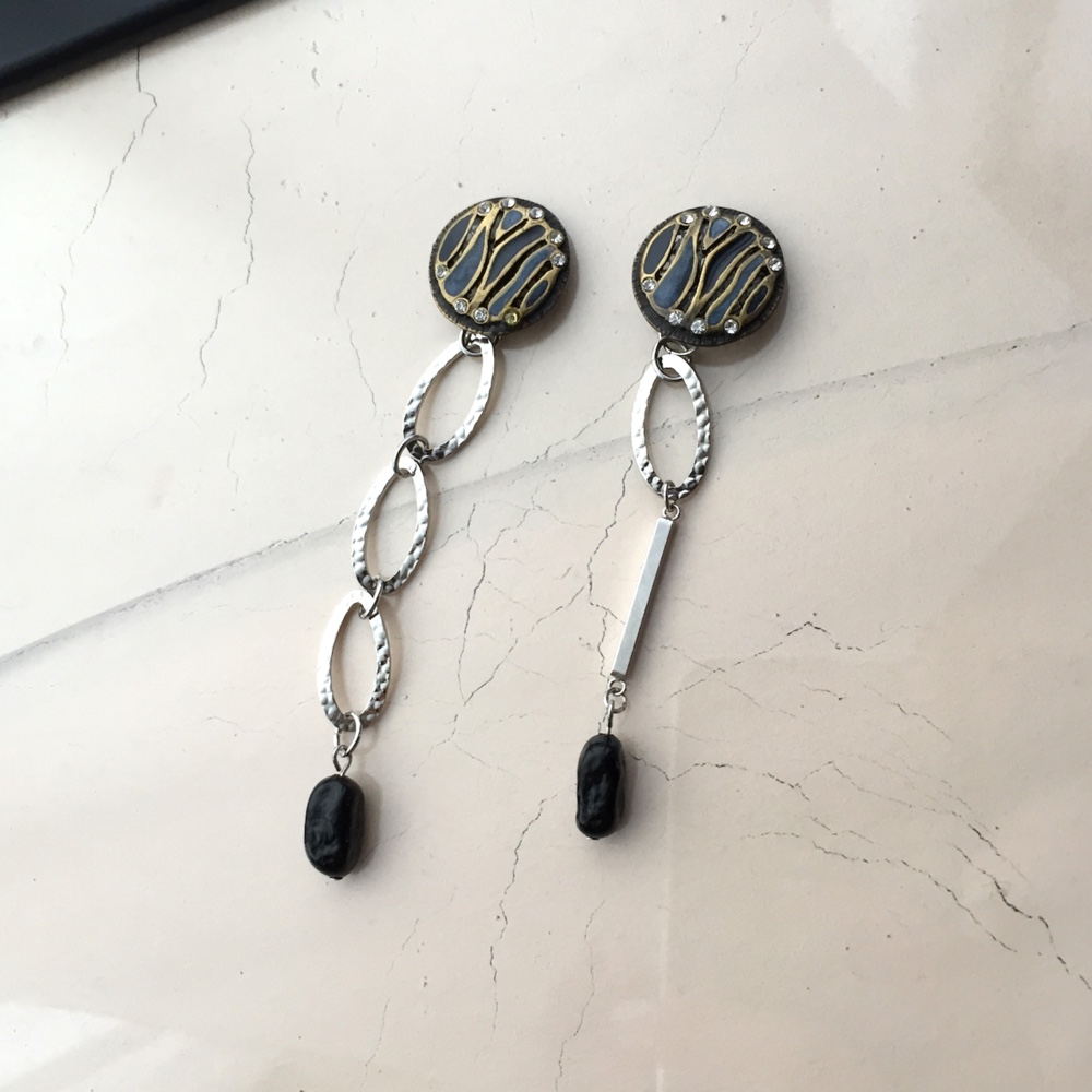 ヴィンテージボタンとアシンメトリーバーリング　ピアス/イヤリング