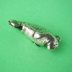 ゴマフアザラシの純銀製ペンダントヘッド 3枚目の画像