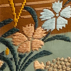【縦長壁掛けアートフレーム1点物】和柄・西陣織布地『秋草模様』。正絹100%・草木染め能衣装 3枚目の画像