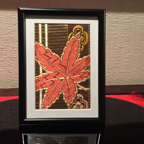 刺繍絵画 額入り 赤竹と紅葉 インテリア アート　F4 刺繍絵画 赤竹 額入り 瑞竹 竹林絵画 - メルカリ