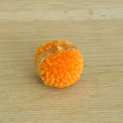 毛糸ボンボン　カボチャ　小　オレンジ　ハロウィン 1枚目の画像