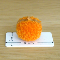 毛糸ボンボン　カボチャ　小　オレンジ　ハロウィン 2枚目の画像