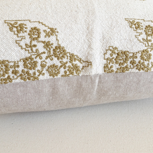 ミナペルホネン　幸せを運ぶ鳥オデッセイ　odyssey ライトベイジュ　刺繍　クッションカバー　鳥と花 5枚目の画像