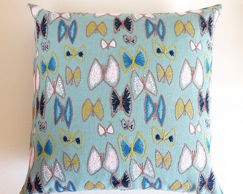 ミナペルホネン スカイフラワー 刺繍チョウチョ グリーン クッション