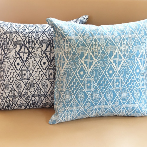 【美品】mina perhonen 花柄刺繍クッション ミナペルホネン 羽ばたく鳥や動物たちの刺繍クッションカバー