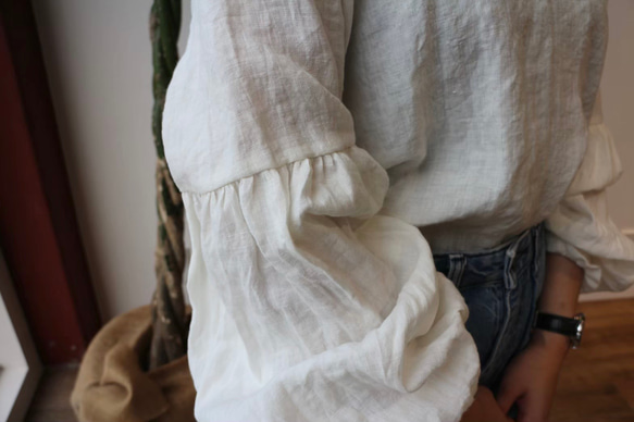 こだわりベルギーリネンギャザーブラウス／くったり柔らかなベルギーリネンで魅せる、ギャザーバルーン袖のデザインブラウス 8枚目の画像
