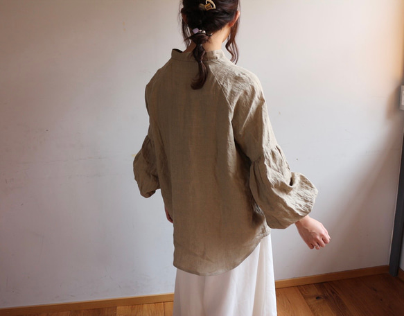 こだわりベルギーリネンギャザーブラウス／くったり柔らかなベルギーリネンで魅せる、ギャザーバルーン袖のデザインブラウス 11枚目の画像