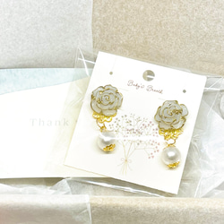 クリームローズのピアス 4枚目の画像