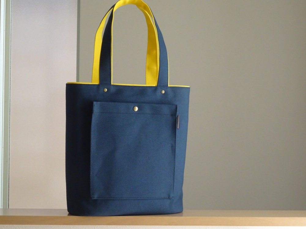 ２色づかいの帆布トート《A4縦》ネイビー×イエロー