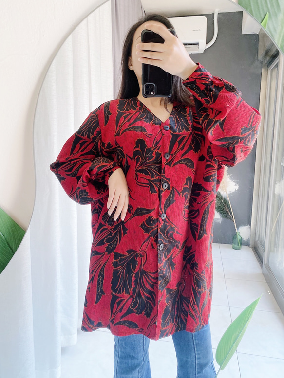 正紅滿版花卉細壓紋V領澎袖 古著紡紗襯衫上衣 vintage Shirt 第6張的照片