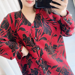 正紅滿版花卉細壓紋V領澎袖 古著紡紗襯衫上衣 vintage Shirt 第9張的照片