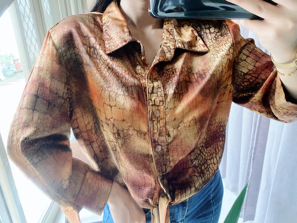 金色金屬短版綁帶 古著絲滑亮面光感襯衫上衣防罩衫vintage Shirt 第6張的照片