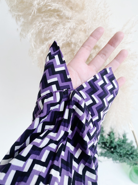 黒、紫、白の幾何学的なトロンプ・ルイユの格子縞の細かいエンボス加工のヴィンテージスピニングシャツトップヴィンテージシャツ 8枚目の画像