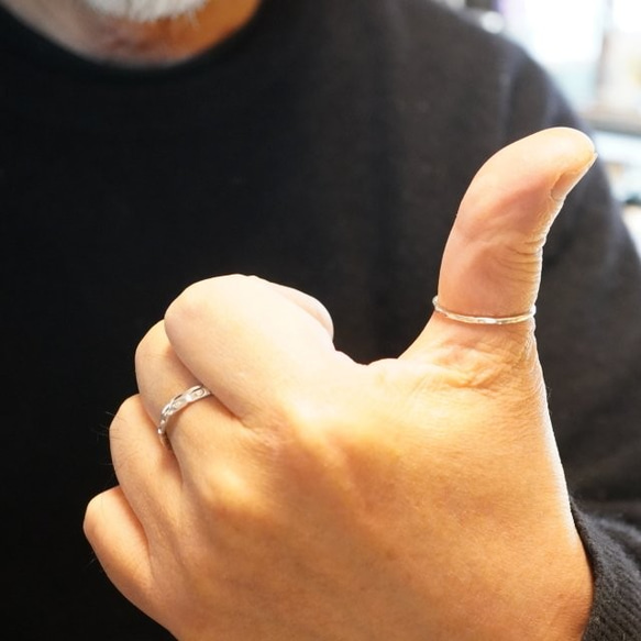 シルバーリング 指輪 ピンキーリング 親指リング シンプル 槌目加工 凹凸 デコボコ 5枚目の画像