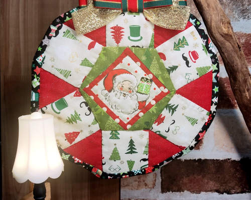 パッチワーク　タペストリー　サンタさん　クリスマス サンタさんのパッチワークタペストリー タペストリー・壁掛け