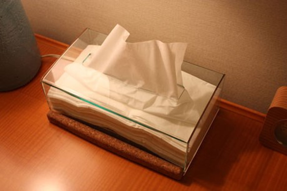 高級感のあるコルクとアクリルのクリスタルティッシュケース（ティッシュボックス） 2枚目の画像