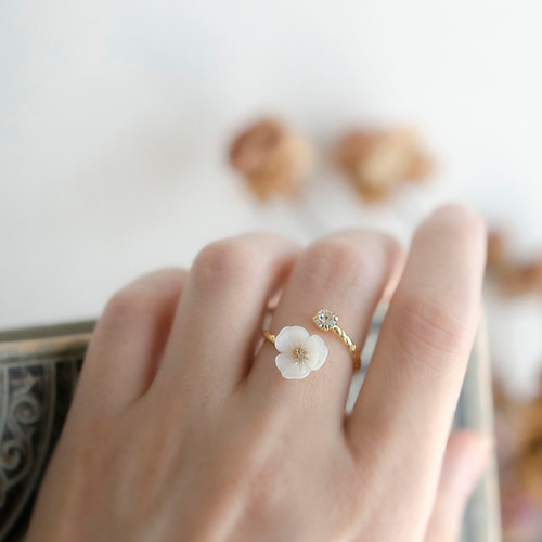 白蝶貝のお花リング 指輪・リング lovebird 通販 10601117｜Creema