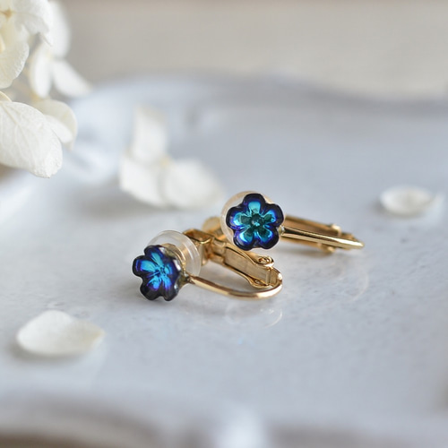 ヴィンテージスワロフスキー　稀少なフロスト　アイスカラーのデイジーピアス ヴィンテージスワロフスキー 稀少なフロスト アイスカラーの