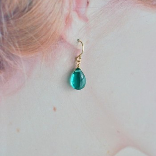 ☆NEW！ピーコックブルークォーツのピアス ピアス（フック・チェーン